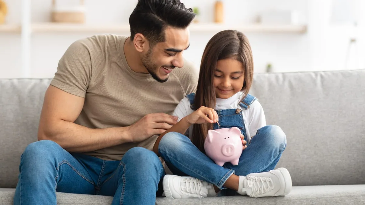 Épargne enfant 2026 : comparatif Livret A, PEL, assurance vie, PEAC