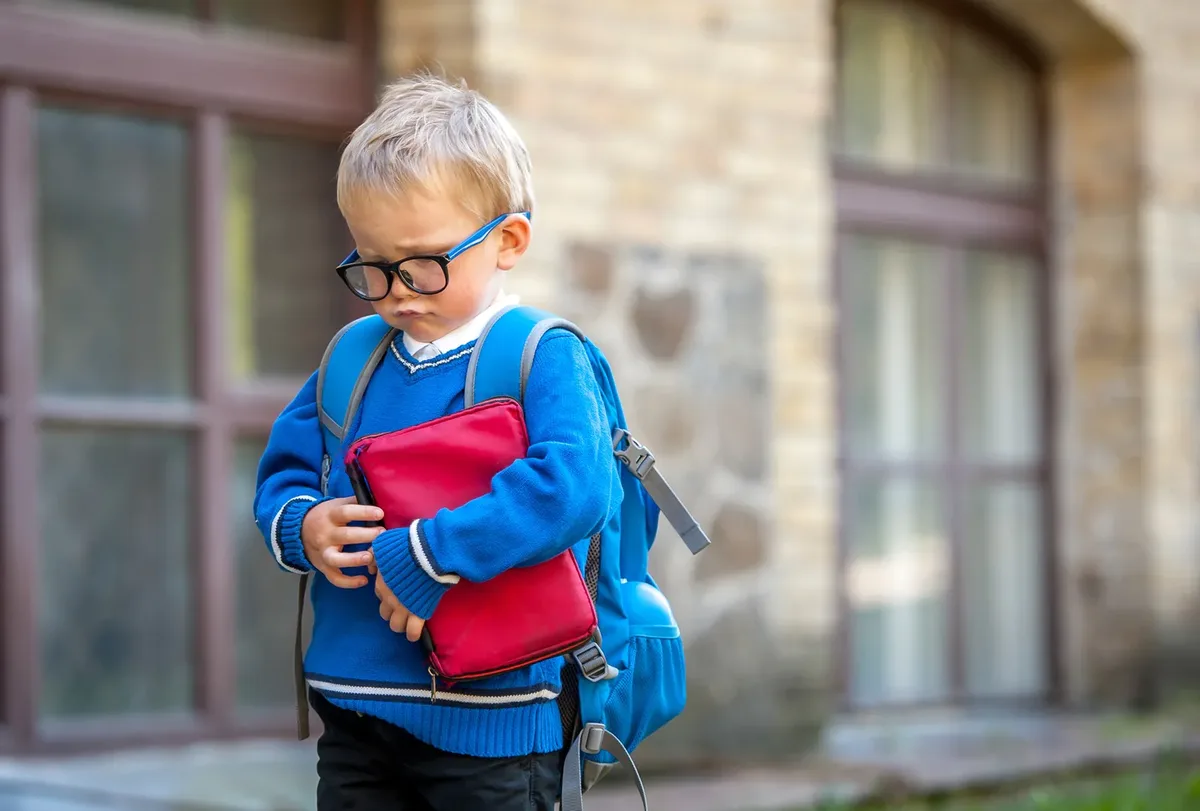 Fournitures scolaires 2026 : gratuité vs payant à Saint-Denis et Nice
