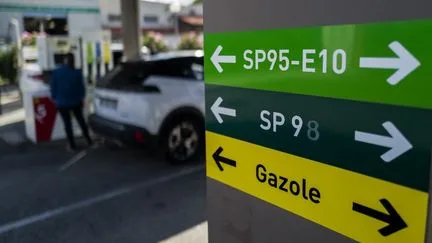 Taxe carburant : pourquoi Macron refuse une baisse générale en 2026