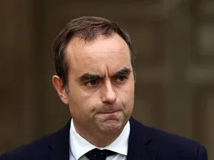 Budget 2027 : gel allocations familiales, APL et restrictions étudiants