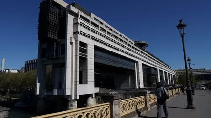 Dette France 2027 : 340 milliards d'emprunt, impacts impôts RSA AAH