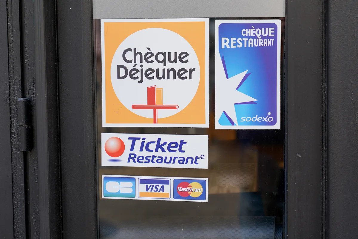 Titres-restaurant 2026 : réforme, produits éligibles, fin du papier